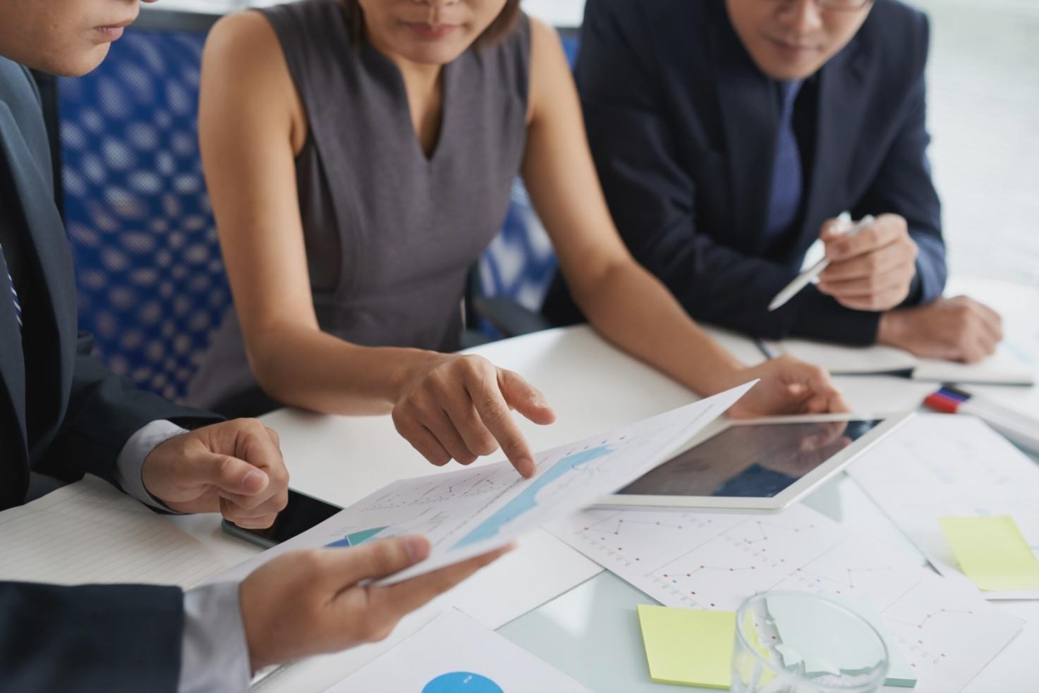 Students collaborating on financial projection during workshop