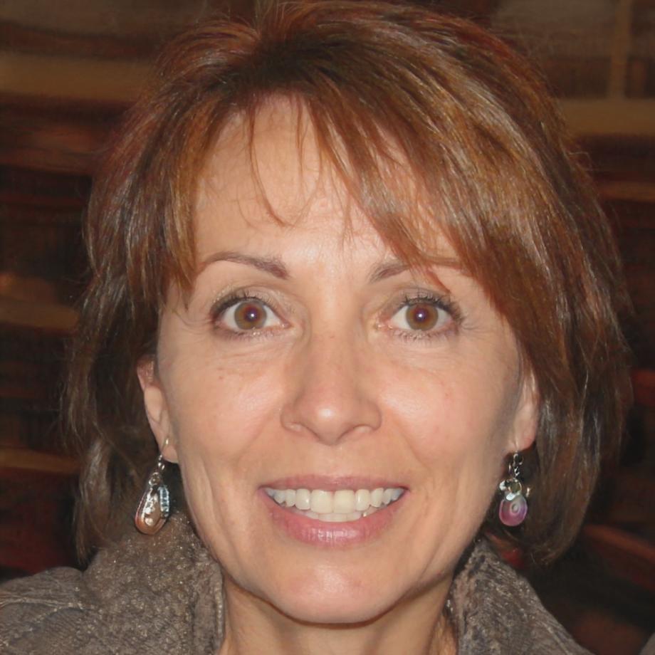 Freja Lundqvist, Senior Financial Analyst